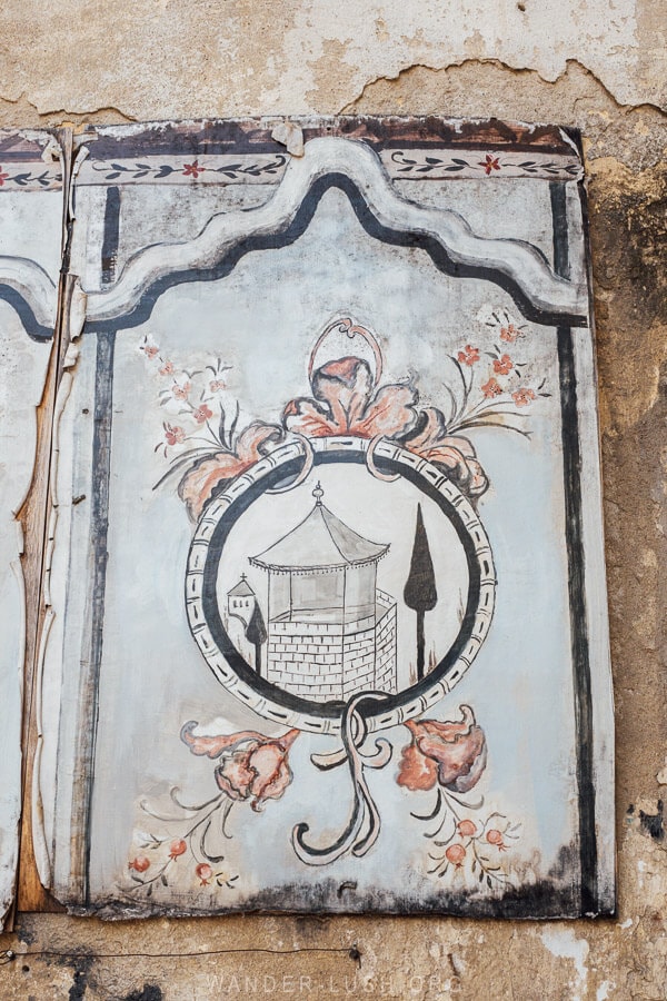 Street art depicting old Ottoman symbols in Kastoria.