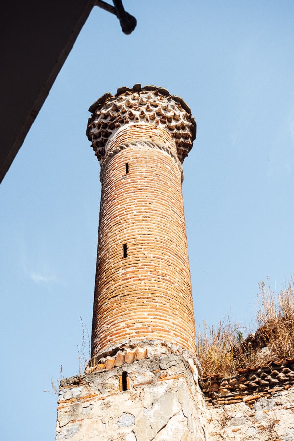 The Koursoum Mosque in Kastoria, a brick minaret in between apartment buildings.