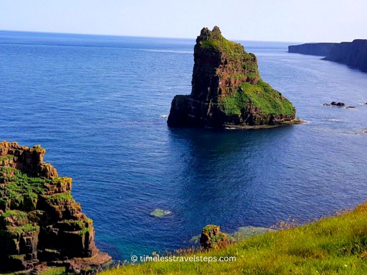 closer view of duncansby stacks