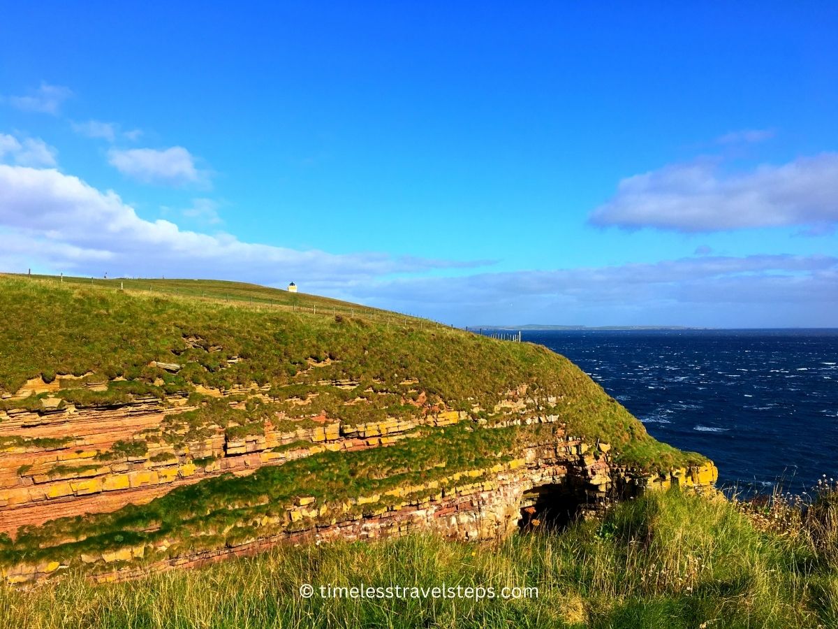 clifftop walk. duncansby stacks walk © timelesstravelsteps.com