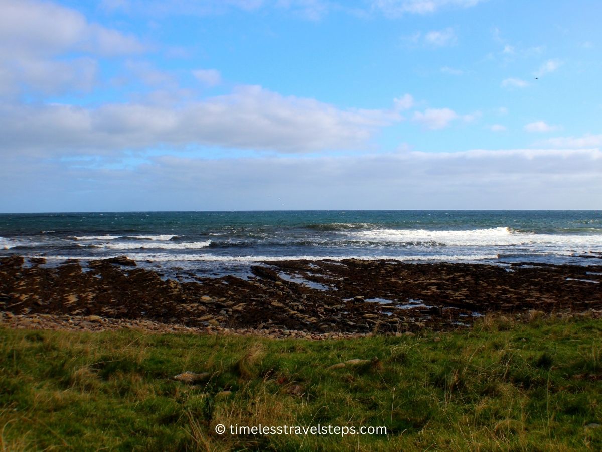 Keiss Village: Keiss castle shore line © timelesstravelsteps.com