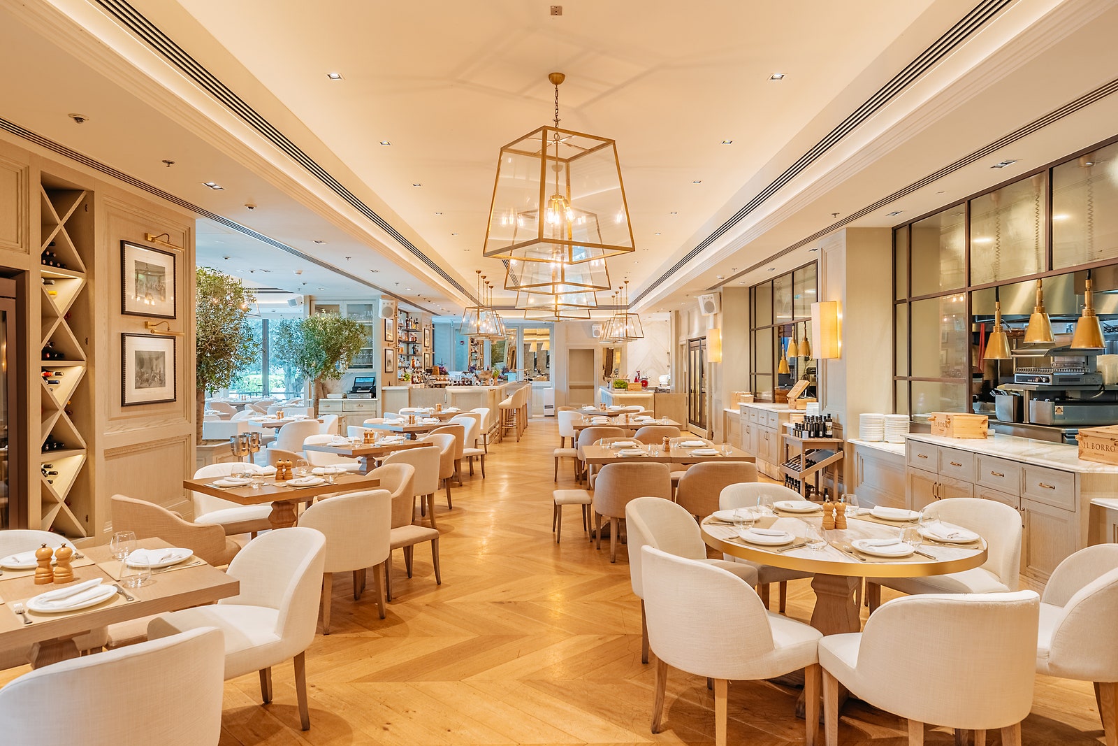 Peek into the upscale Italian Il Borro at Jumeirah Al Naseem's Turtle Lagoon.