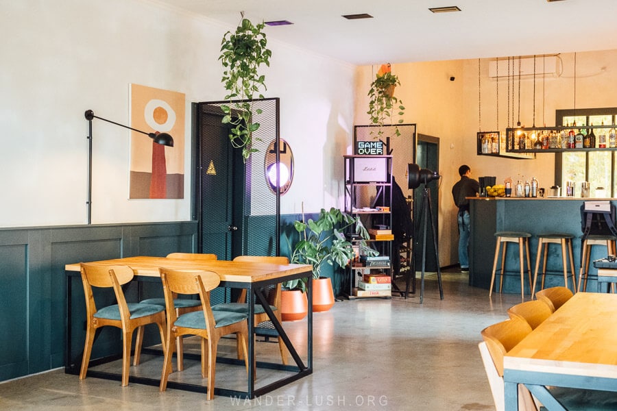 Cafune, a social enterprise cafe in Rustavi, with a trendy interior.