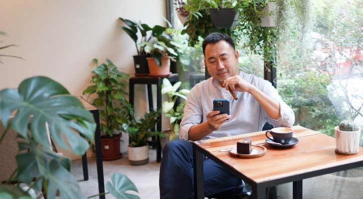 Man looking at his penalties for taking Social Security benefits early