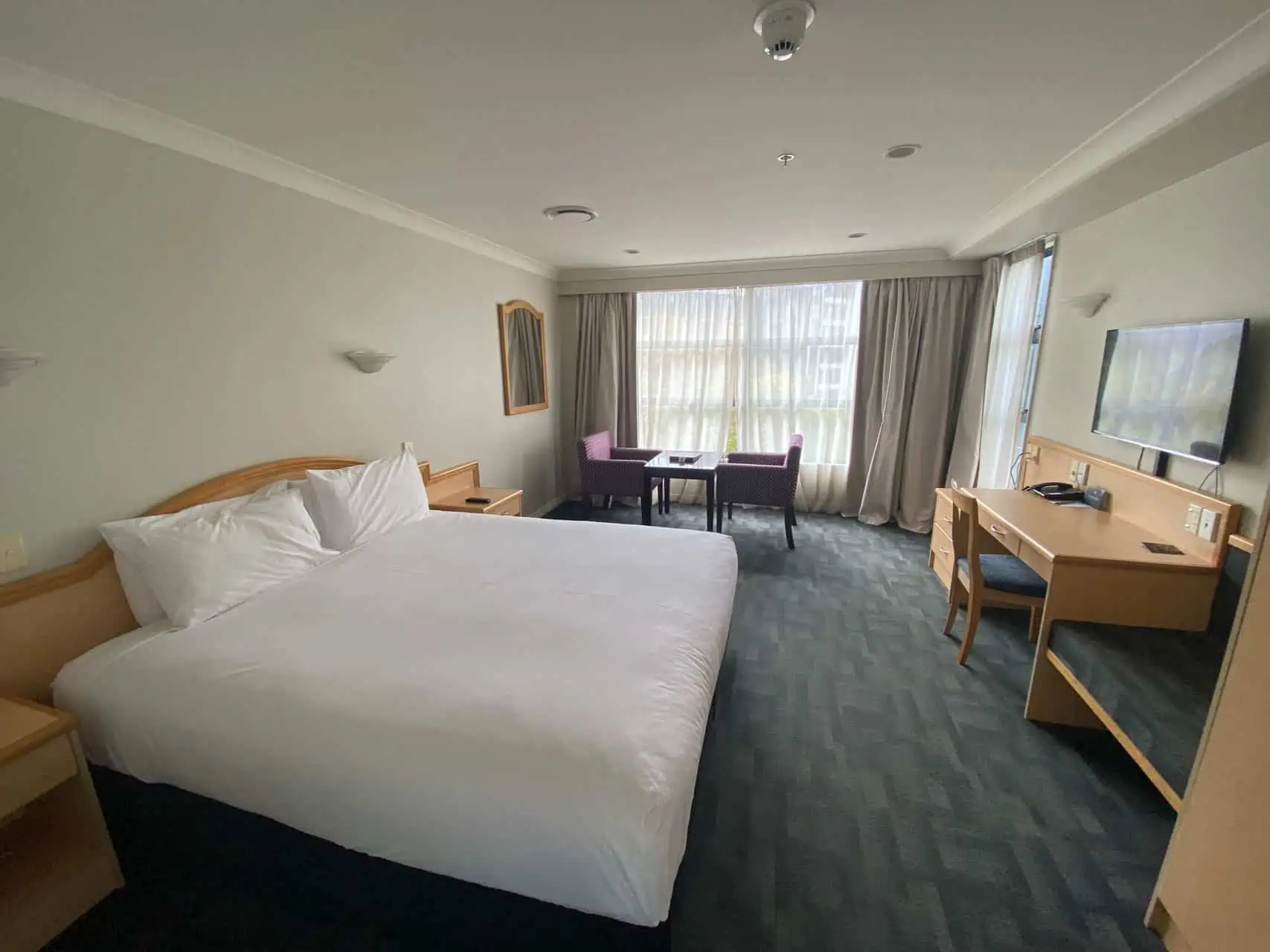 Parkside Hotel & Apartments Auckland deluxe room