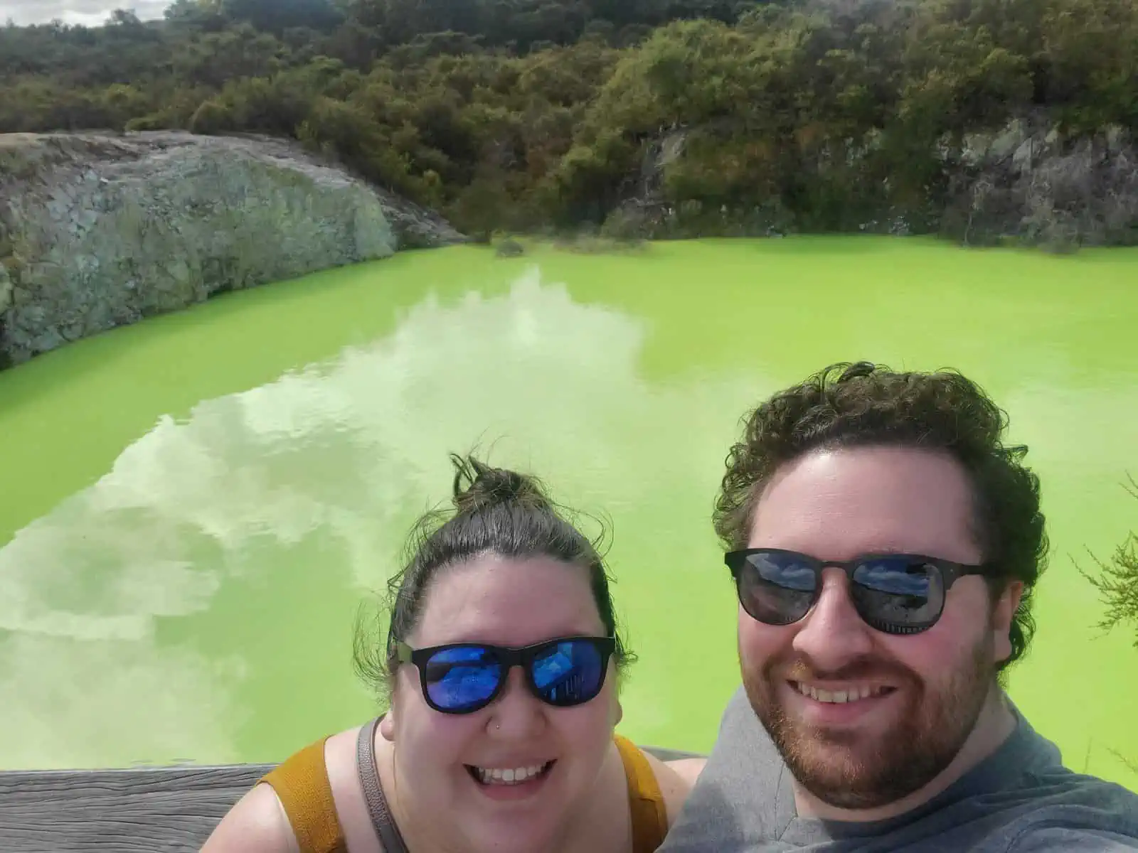 Riana and Colin selfie in front of green pool at Wai o Tapu