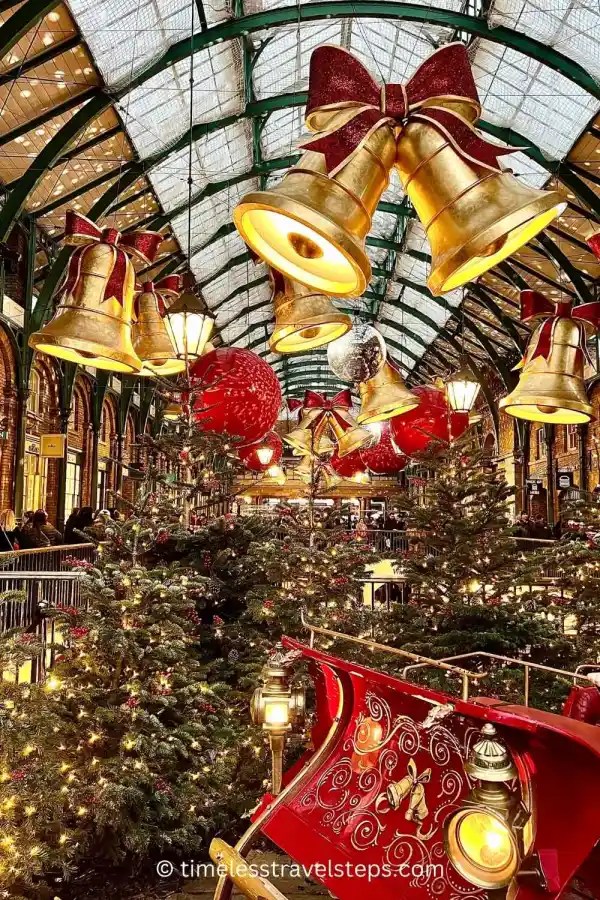 festive London Tips: Covent Garden Apple Market Christmas '23 © timelesstravelsteps.com