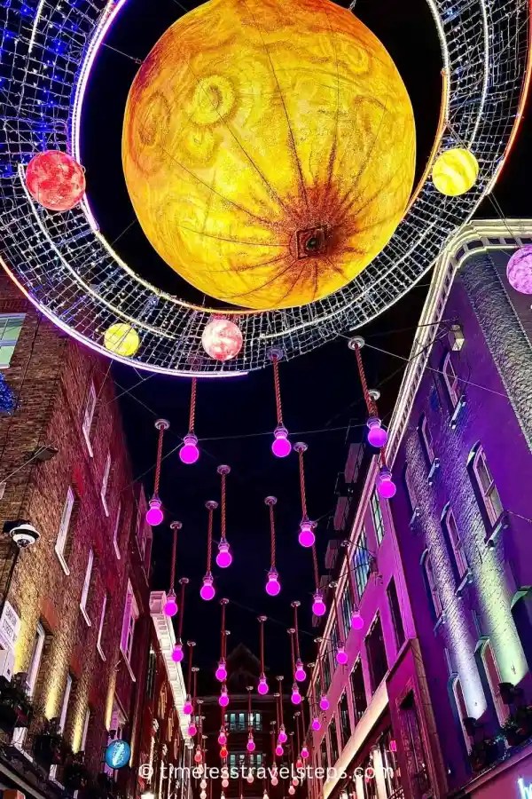 Carnaby Christmas '23 © timelesstravelsteps.com