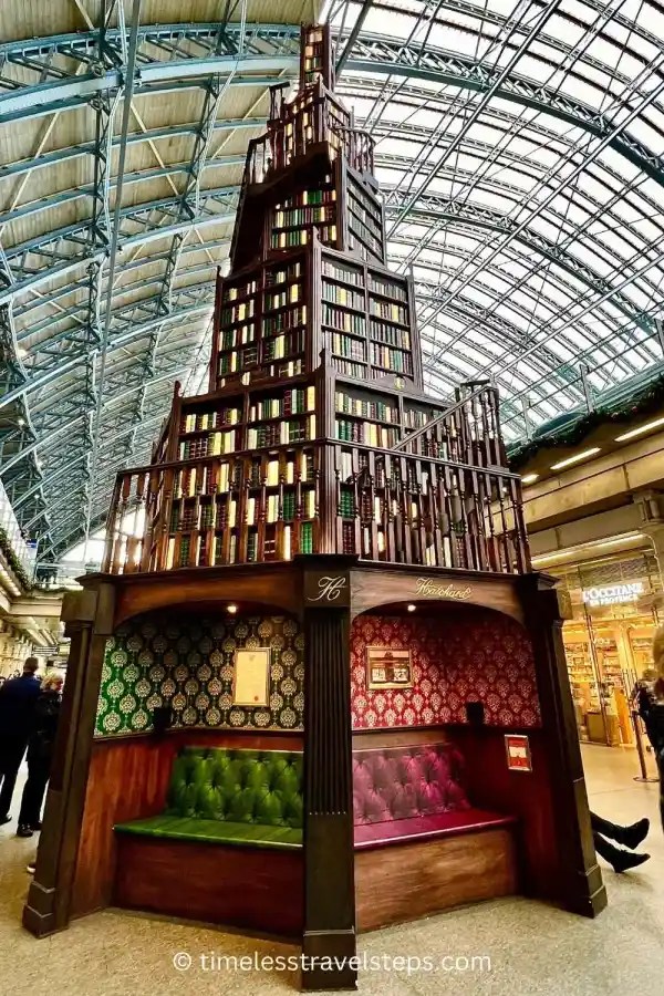 St Pancras Hatchards Christmas '23 © timelesstravelsteps.com 