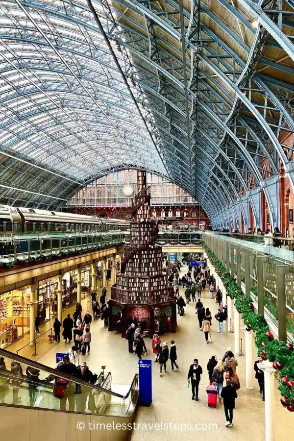 festive London tips: St Pancras Hatchards Christmas '23 © timelesstravelsteps.com