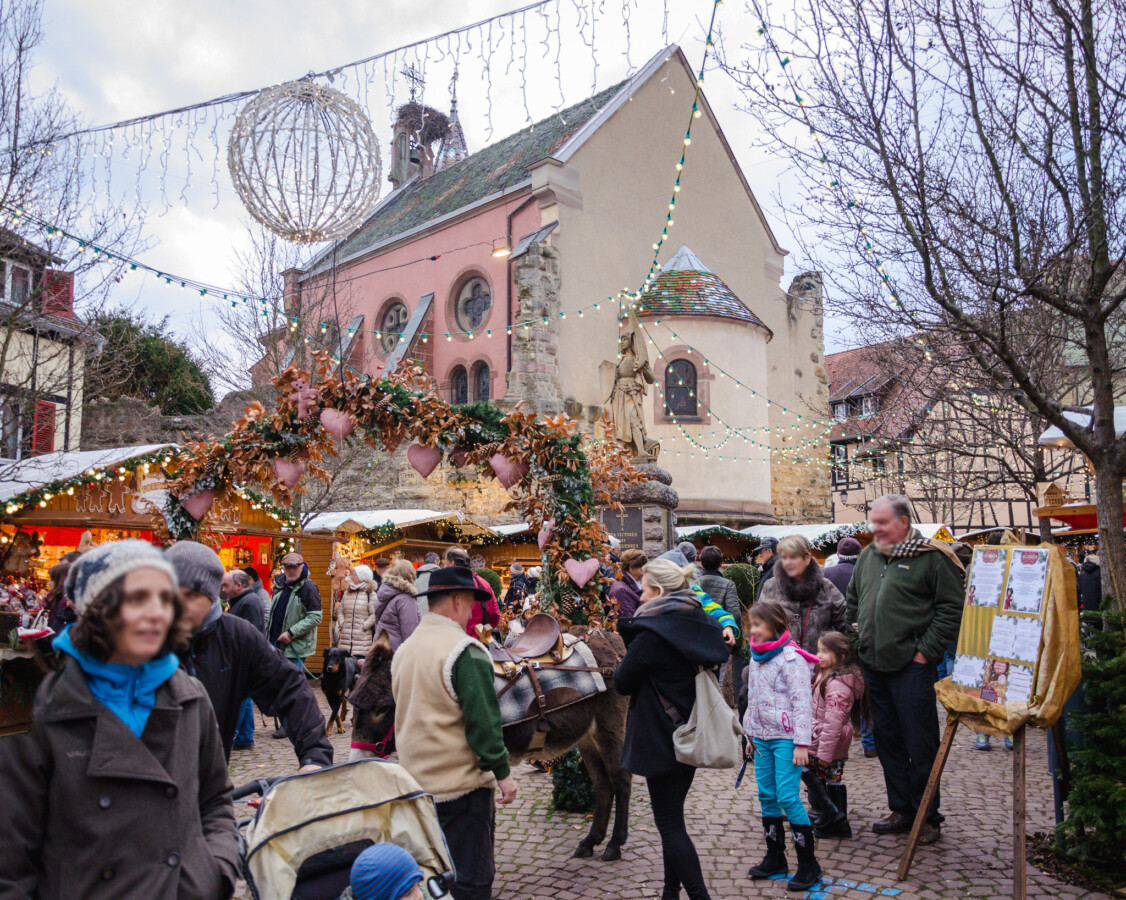 Crowd strolling in Eguisheim Christmas Market