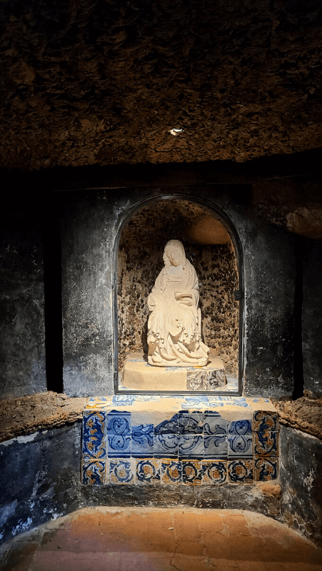 Our Lady of Sorrows surrounded by Azulejos in the chapter house at the Convent of the Capuchos