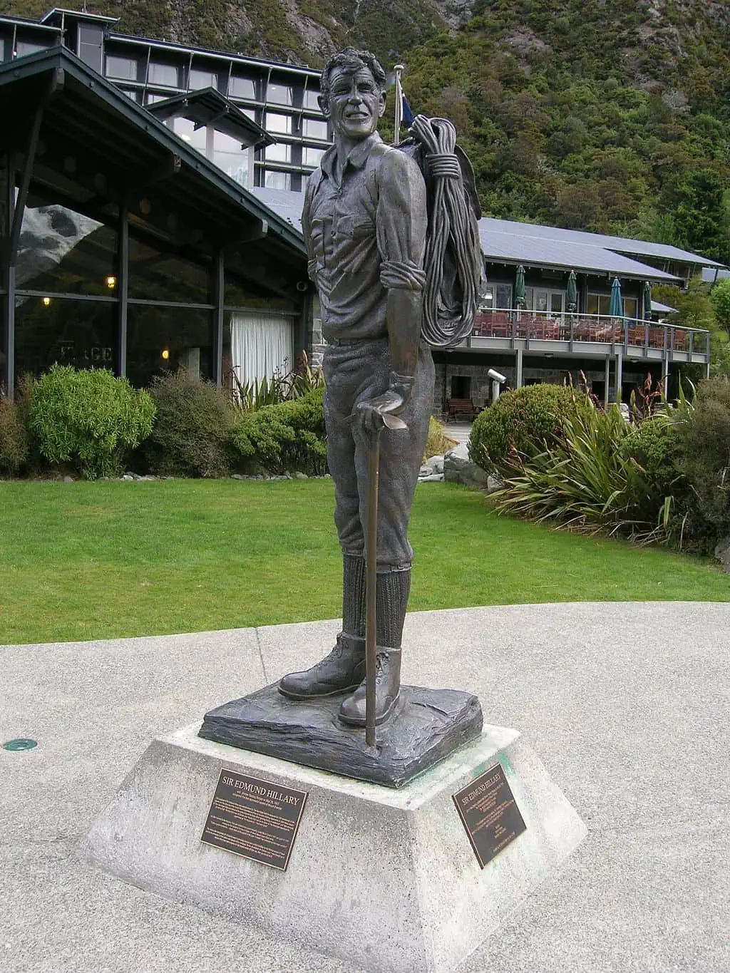 Sir Edmund Hillary statue