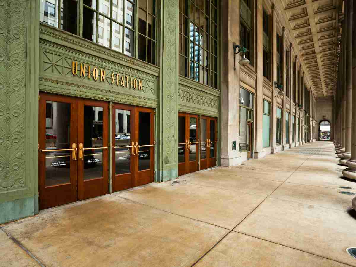 entrance to Chicago Union Station