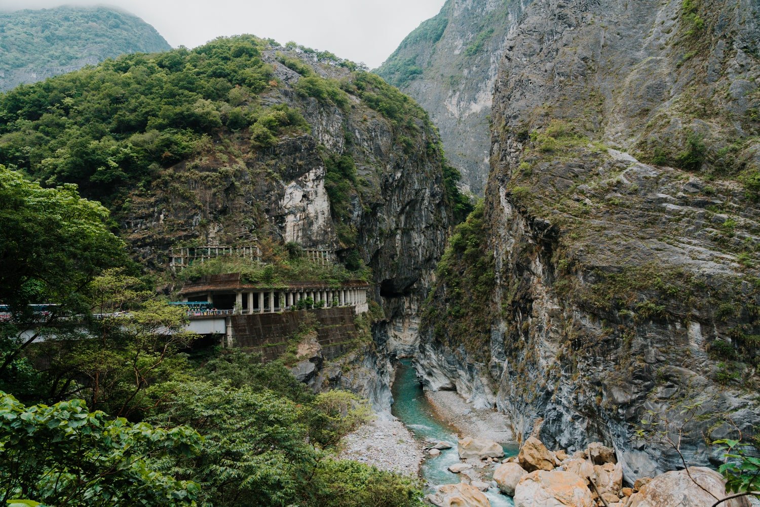 Panoramic view of Taroko Gorge and riverside trail.