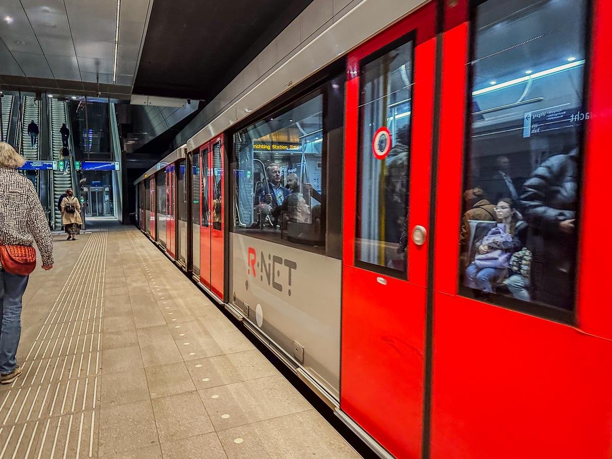 RNet subway train at Amsterdam station with commuters