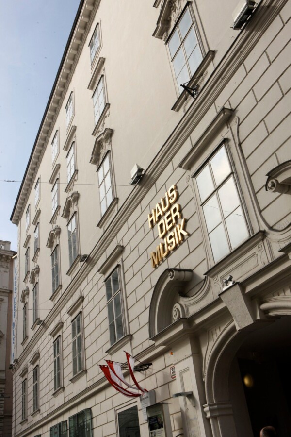 Front of Haus der Musik