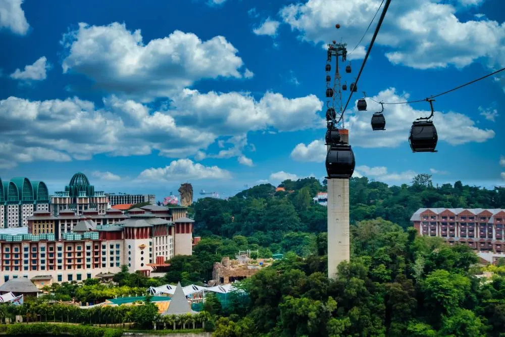 Cable cars between Mount Faber and Sentosa island in Singapore — Getty Images