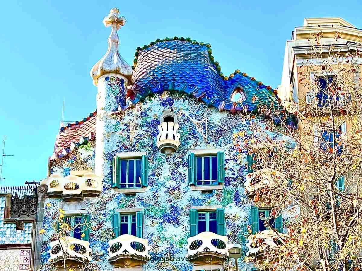 the facade Casa Batllo Barcelona timelesstravelsteps.com