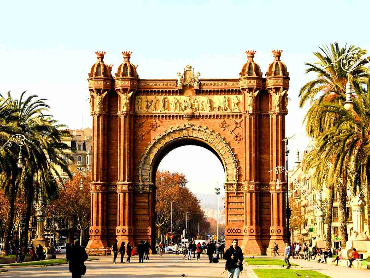 the impressive Arc de Triomf, Barcelona