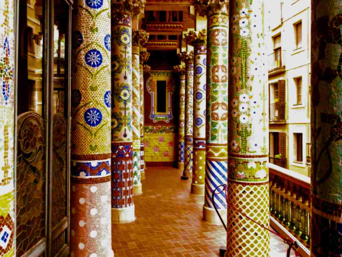 colourful pillars at Palau de la Música Catalana Barcelona