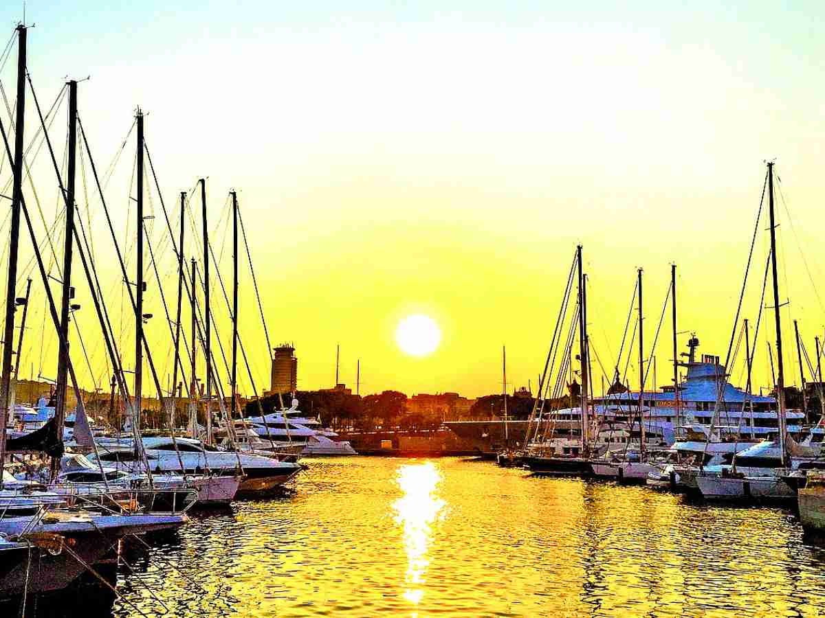 barcelona harbour at sunset Barcelona in Winter Things to do