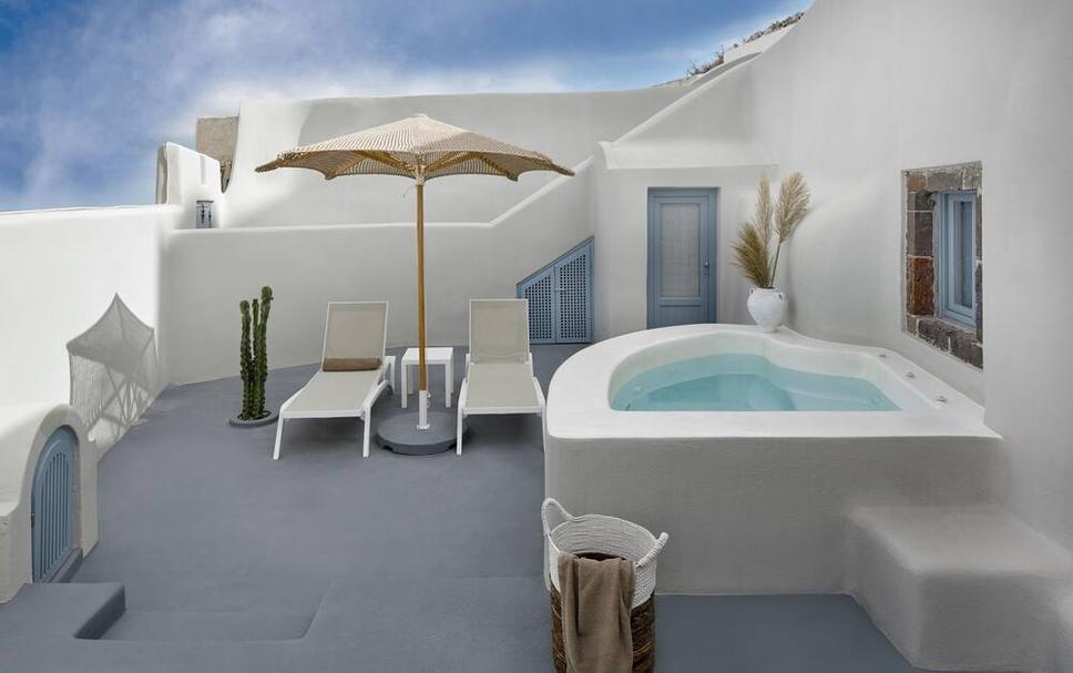 Luna Santorini Suites