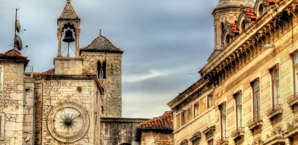 An old structure with tower with a clock 