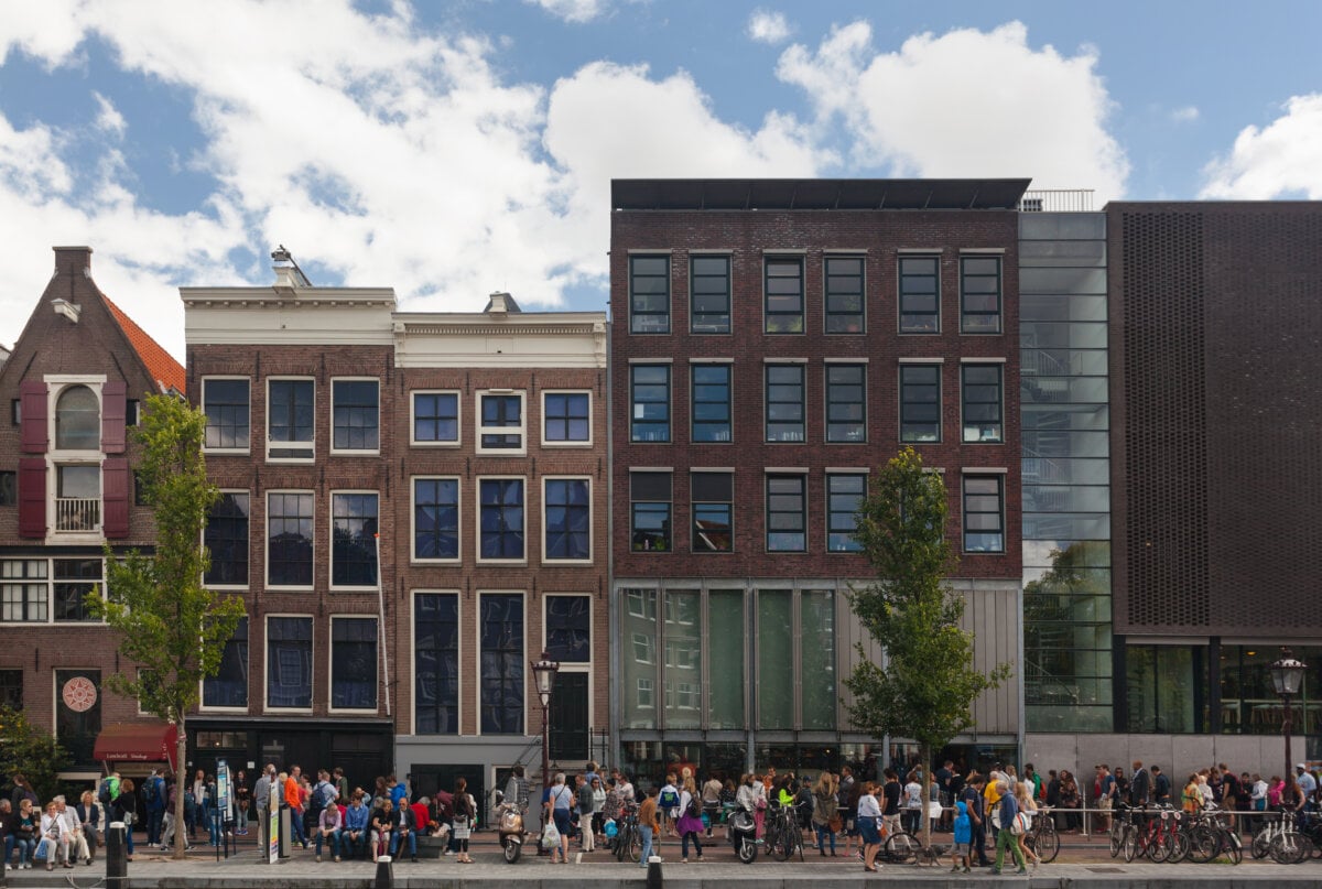 People waiting in line in front of the Anne Frank House