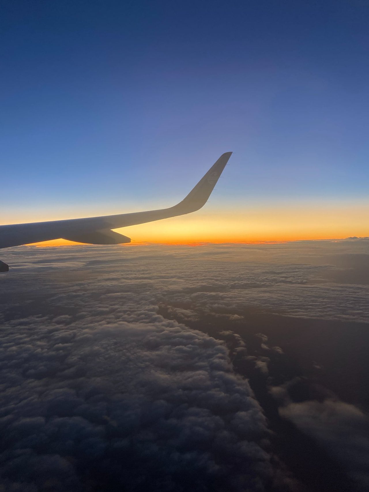 Sunset over the wing of a plane on the flight from Auckland to Queenstown