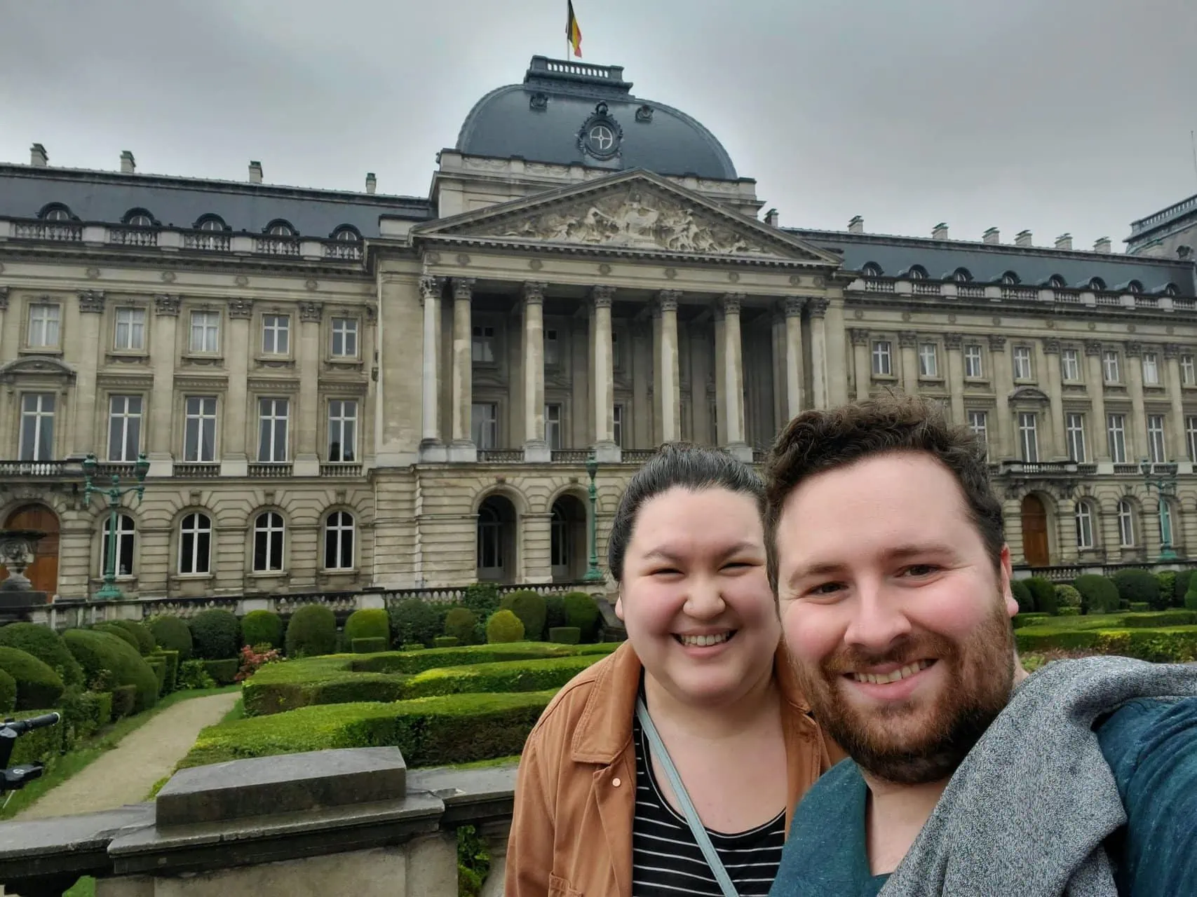 Colin and Riana selfie in front of Royal Palace of Brussels