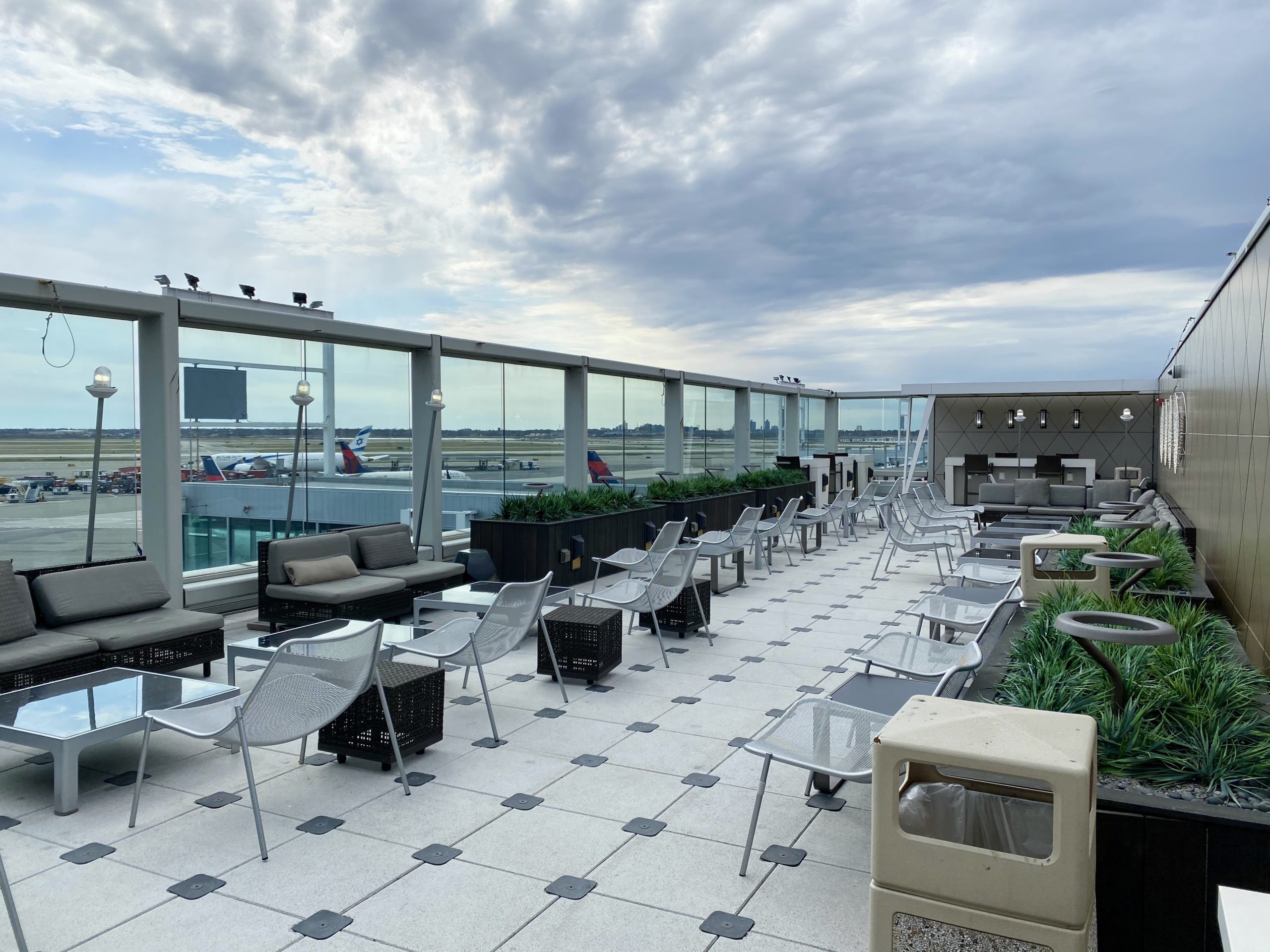 delta sky club jfk sky deck