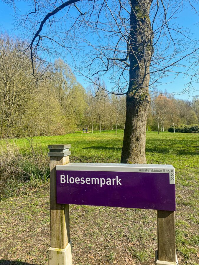 Bloesempark Amstelveen entrance with bare trees and blue sky