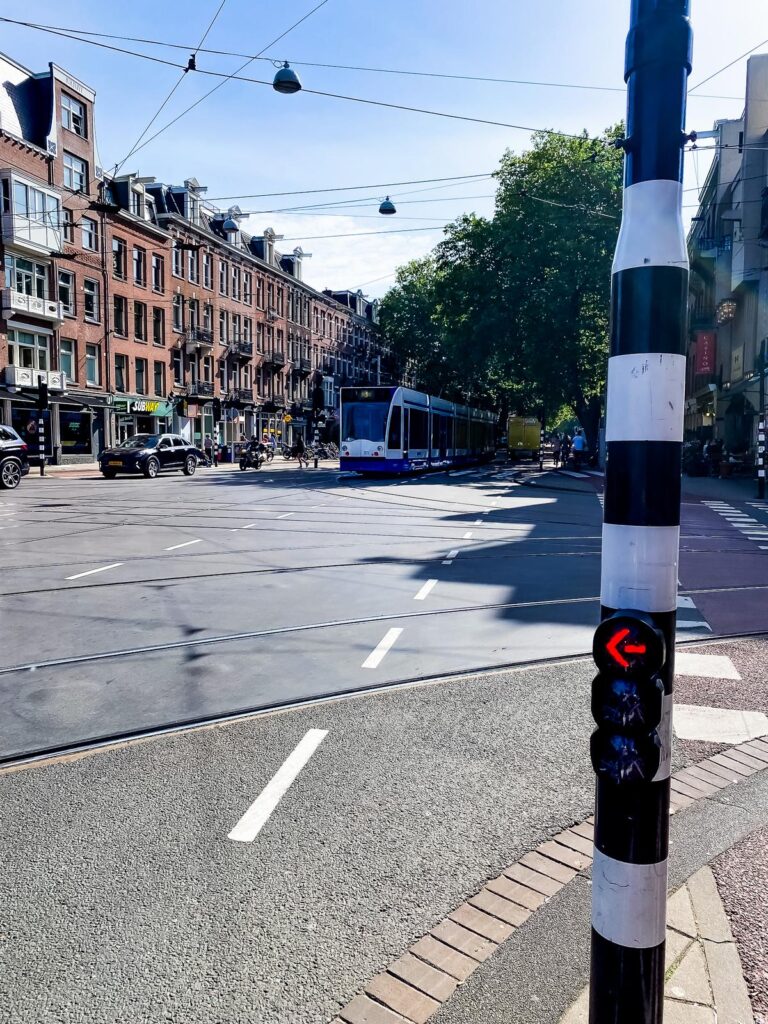 Bike-Friendly Traffic Management: Amsterdam's Bicycle Turn Stoplight