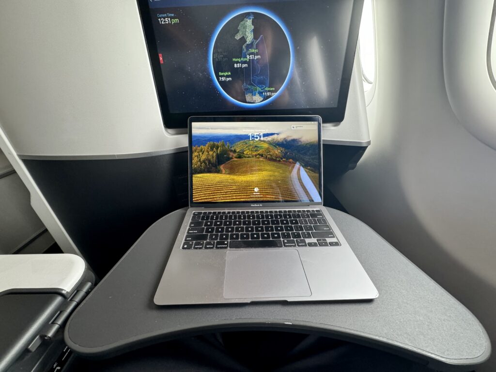 Delta A330-900neo tray table