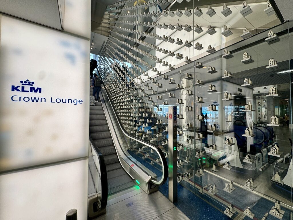 KLM Crown Lounge entrance