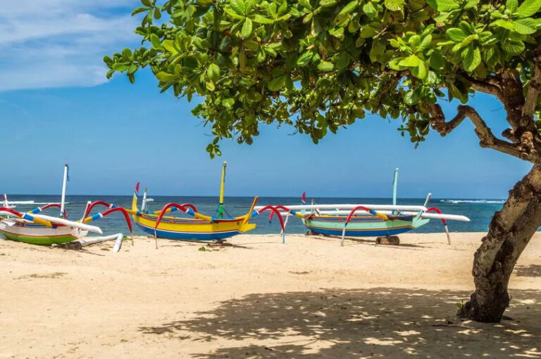 Foreign Office Indonesia travel warning issued to UK tourists over hotspots including Bali