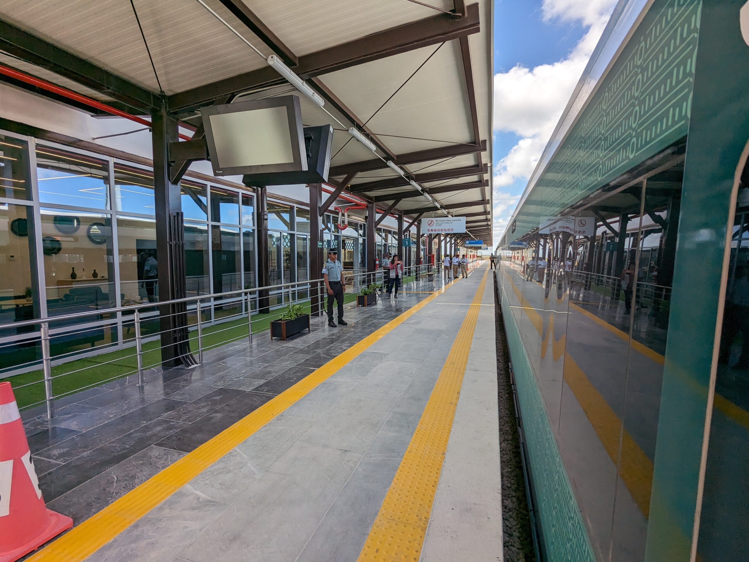 Puerto Morelos station