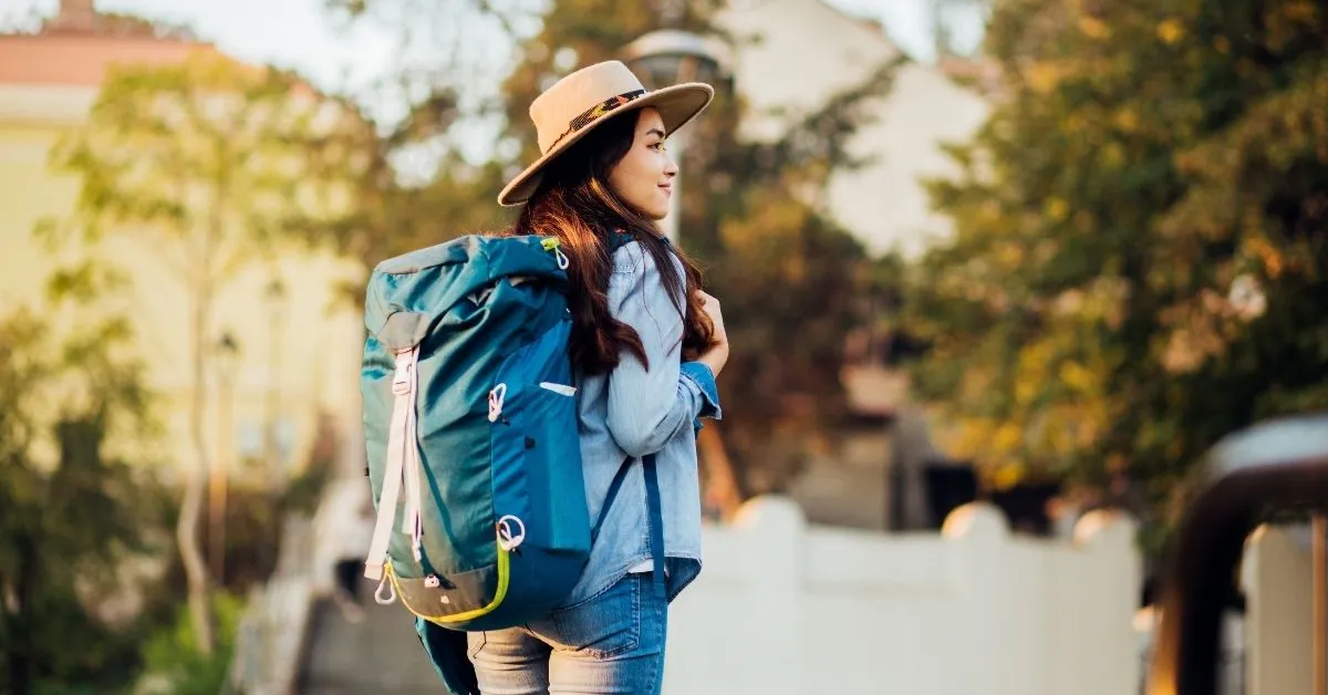 female solo traveler