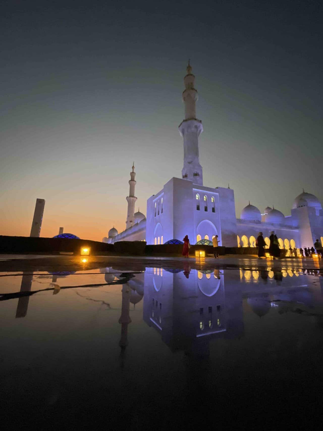 The Grand Mosque in Abu Dhabi at night