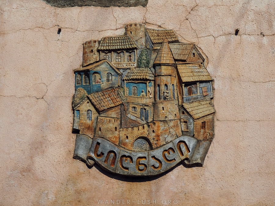 A handmade sign welcomes visitors to Sighnaghi.