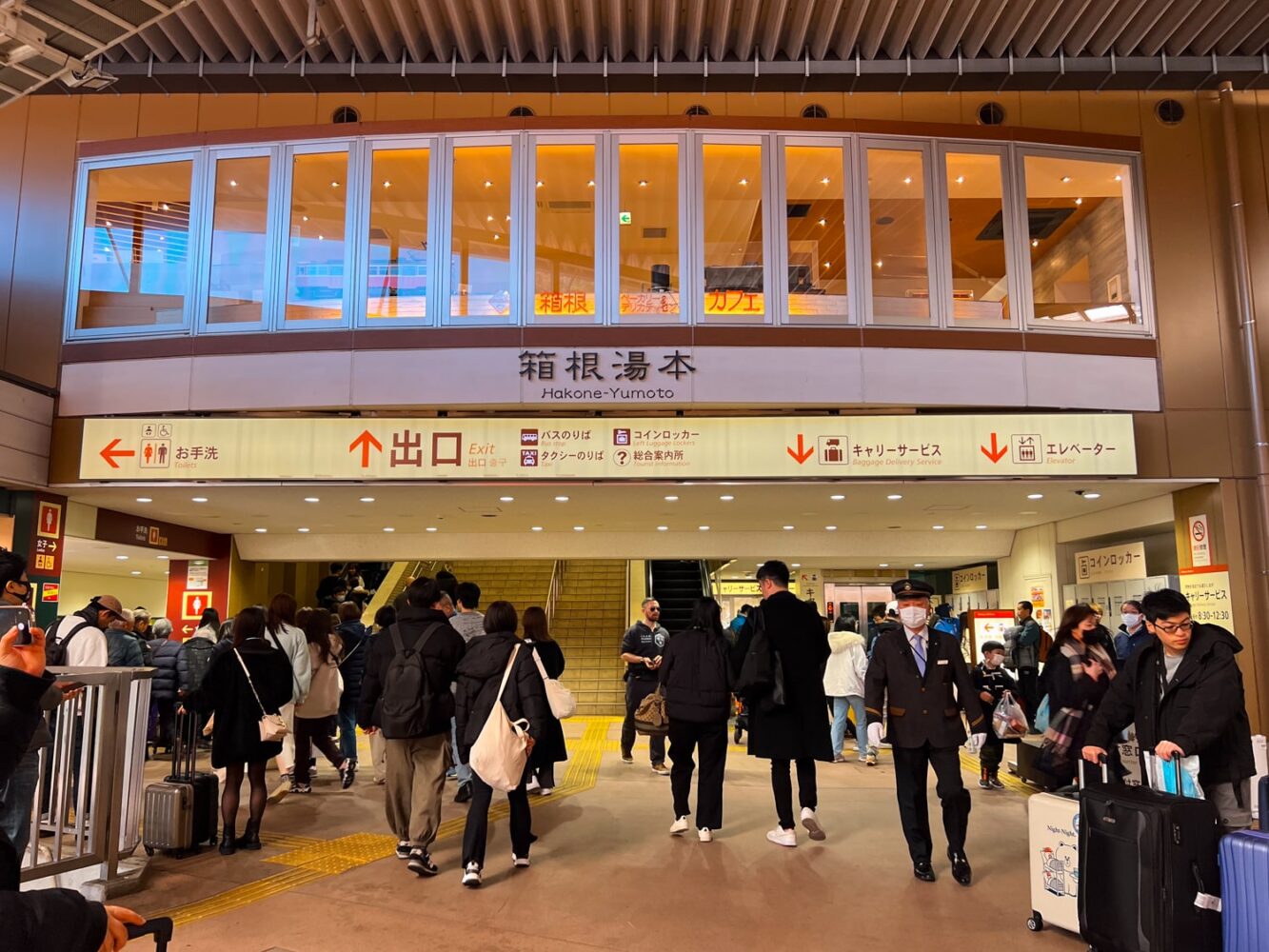 Crowds inside the Hakone-Yumoto train station.