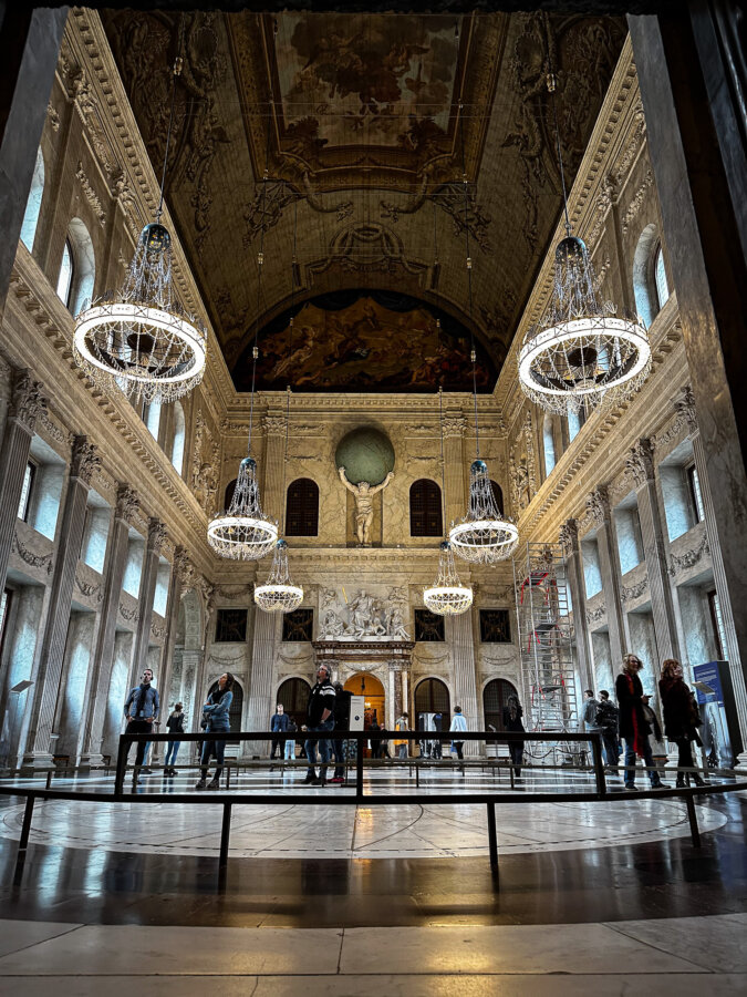 Royal Palace of Amsterdam high ceiling and chandeliers in The Citizen's Hall