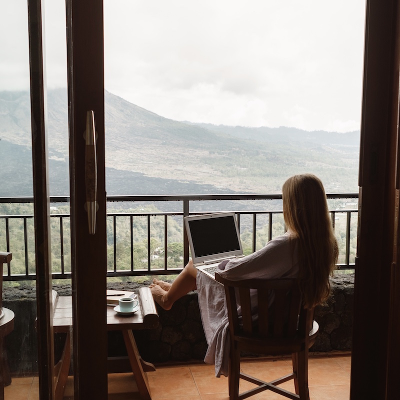 traveler nomad laptop mountain