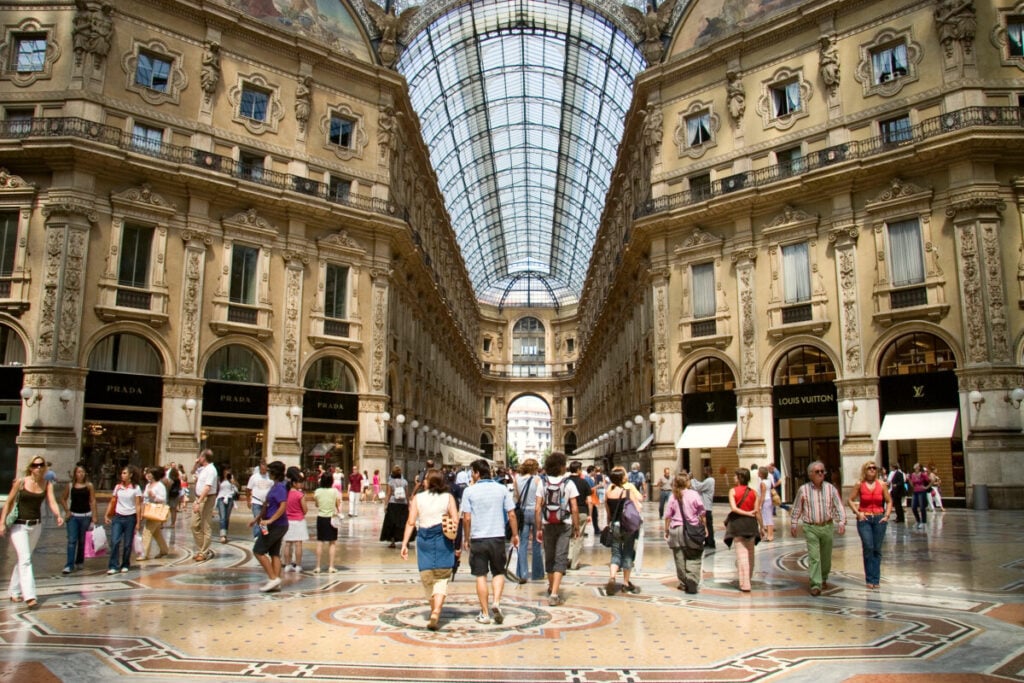 Milan Shoppers in Galleria Vittorio Emanuele II