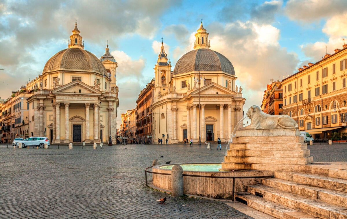 Piazza del Popolo's central square, with few people walking in it.