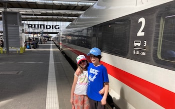 Rosa Silverman's children at Munich train station