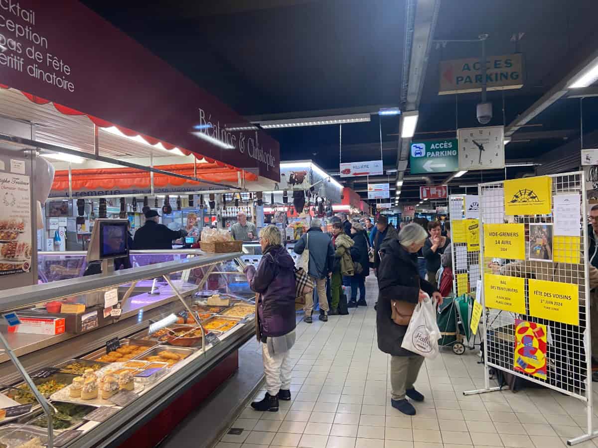 Insides Les Halles d'Avignon indoor food market