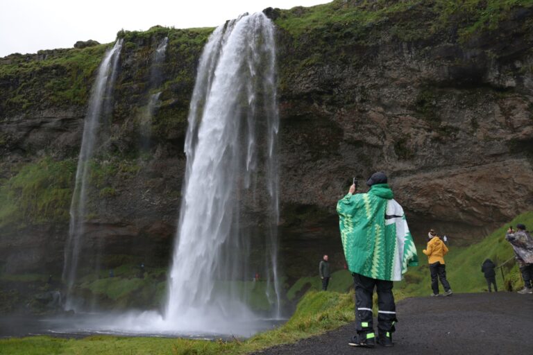 Tips to travel Iceland on a budget, plus travel expert-approved gear