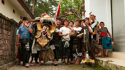 PoeyYT/Alamy Many Indonesians continue to speak their local language partly as a reflection of cultural pride (Credit: PoeyYT/Alamy)